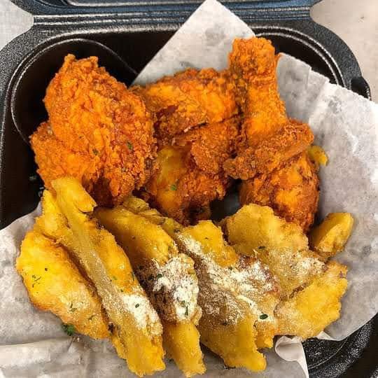 Lunch special Fries/Plantain Wings Combo